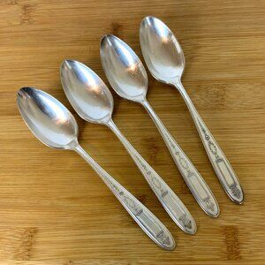 Oneida Grosvenor 4 Teaspoons Silverplate Vintage Flatware Collectible Set